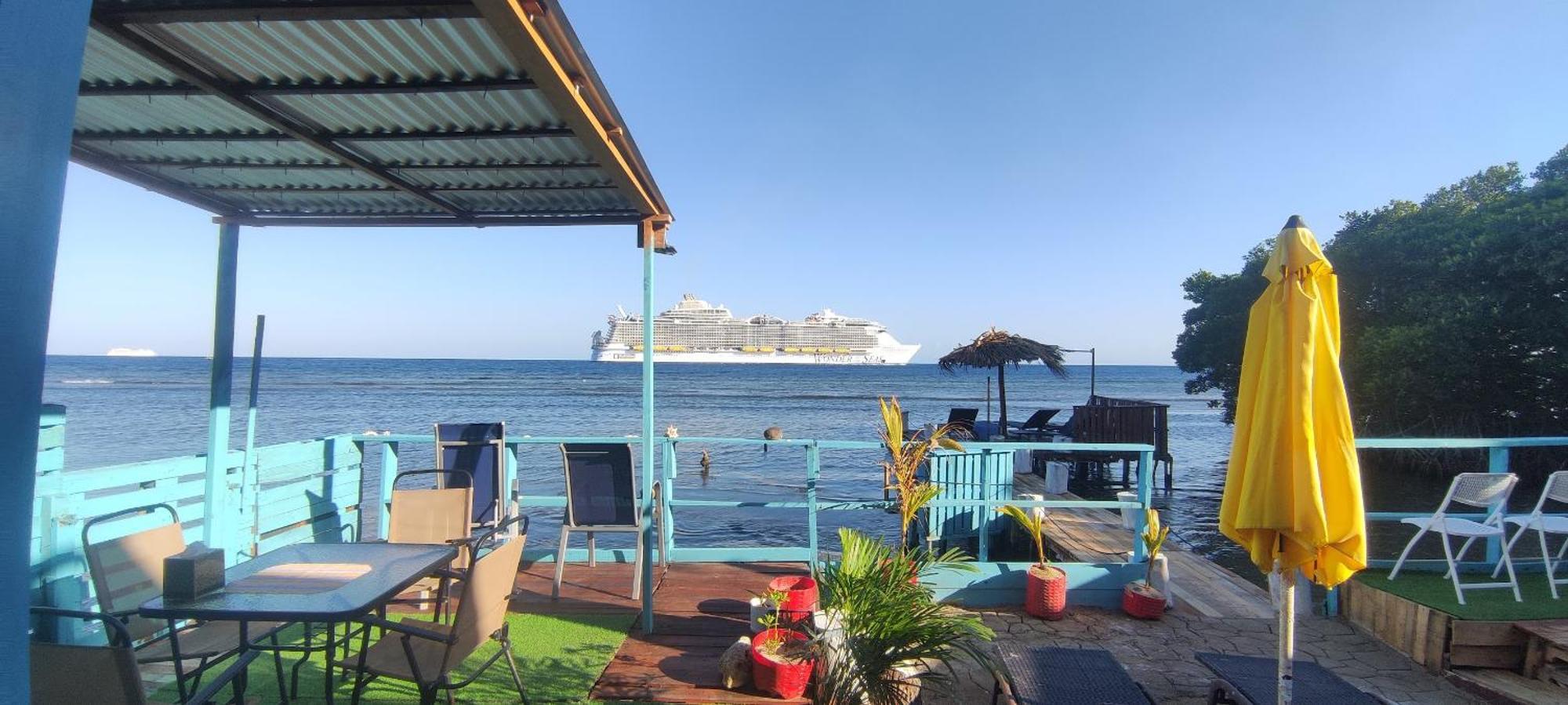 Hotel Victoria S Beach House Flowers Bay Exterior photo